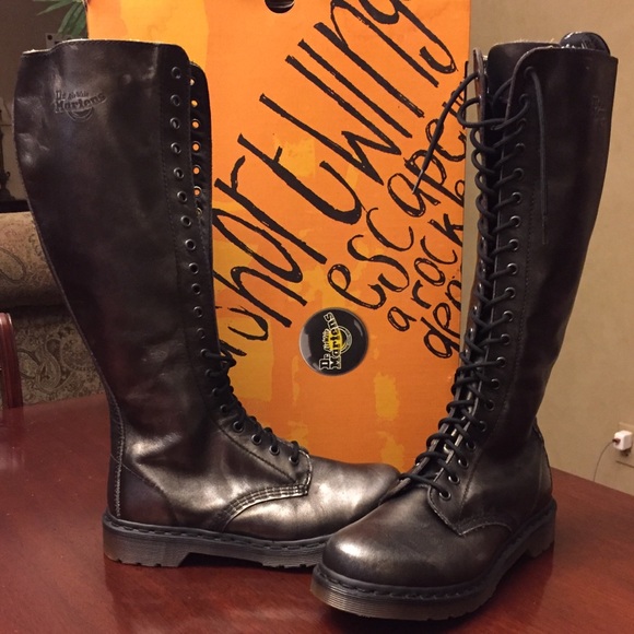 dr martens 1b60 black